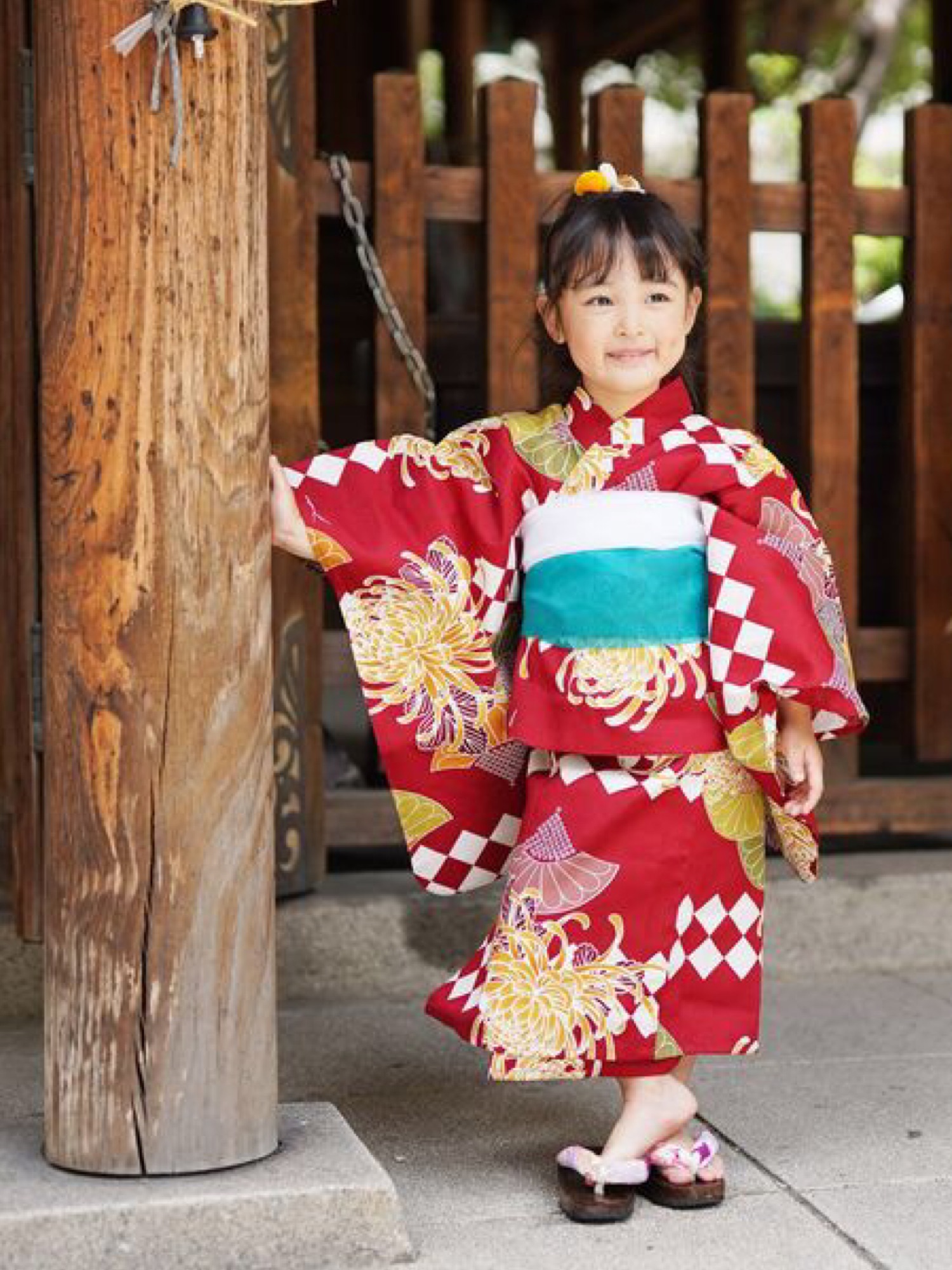 utatane（ウタタネ）の「キッズ浴衣セット 赤に菊青海波（浴衣）」 - WEAR