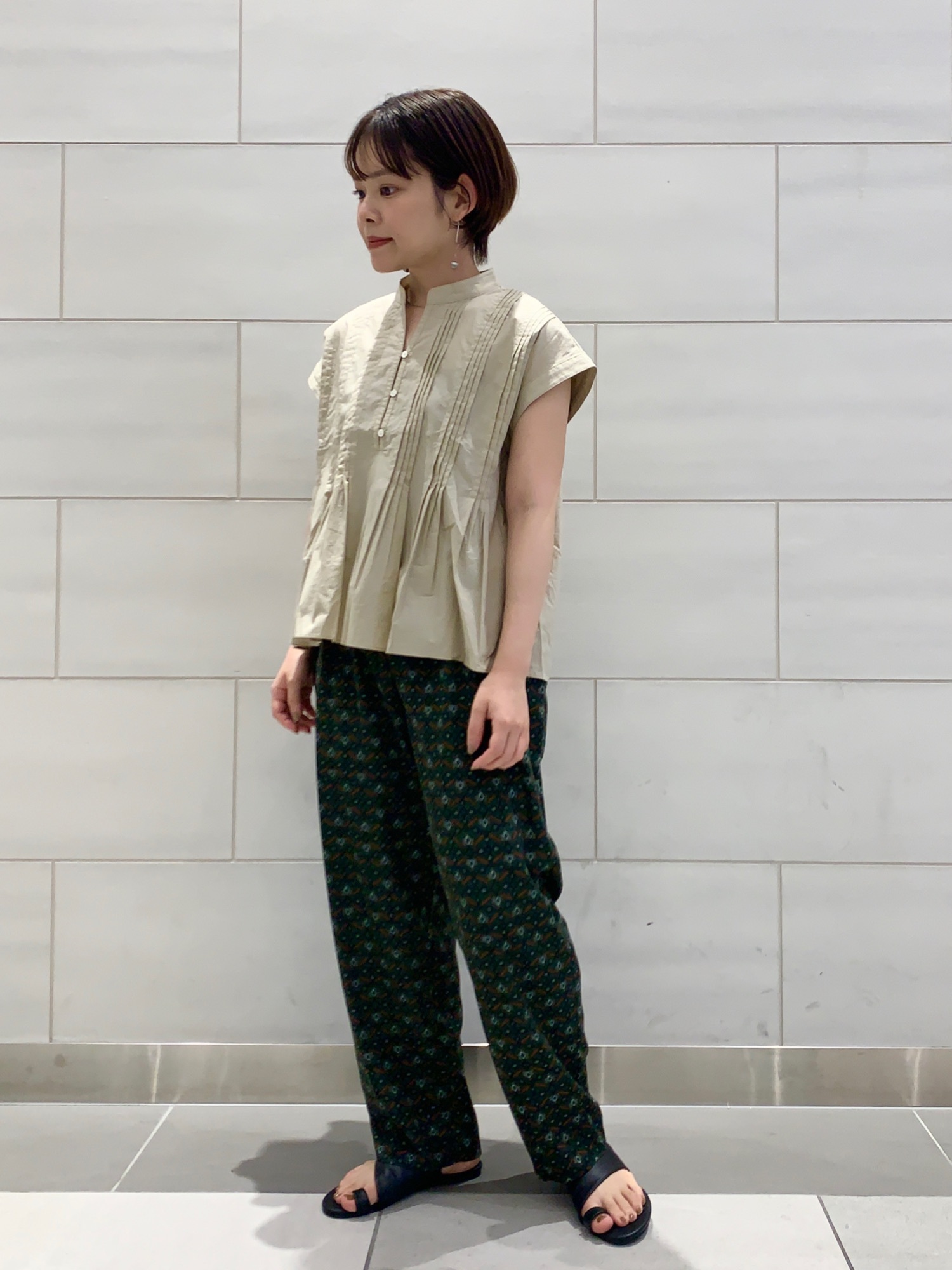 【新品】アーバンリサーチドアーズ  タックフレンチブラウス URBAN RESEARCH DOORS（アーバンリサーチドアーズ）の「タックフレンチ
