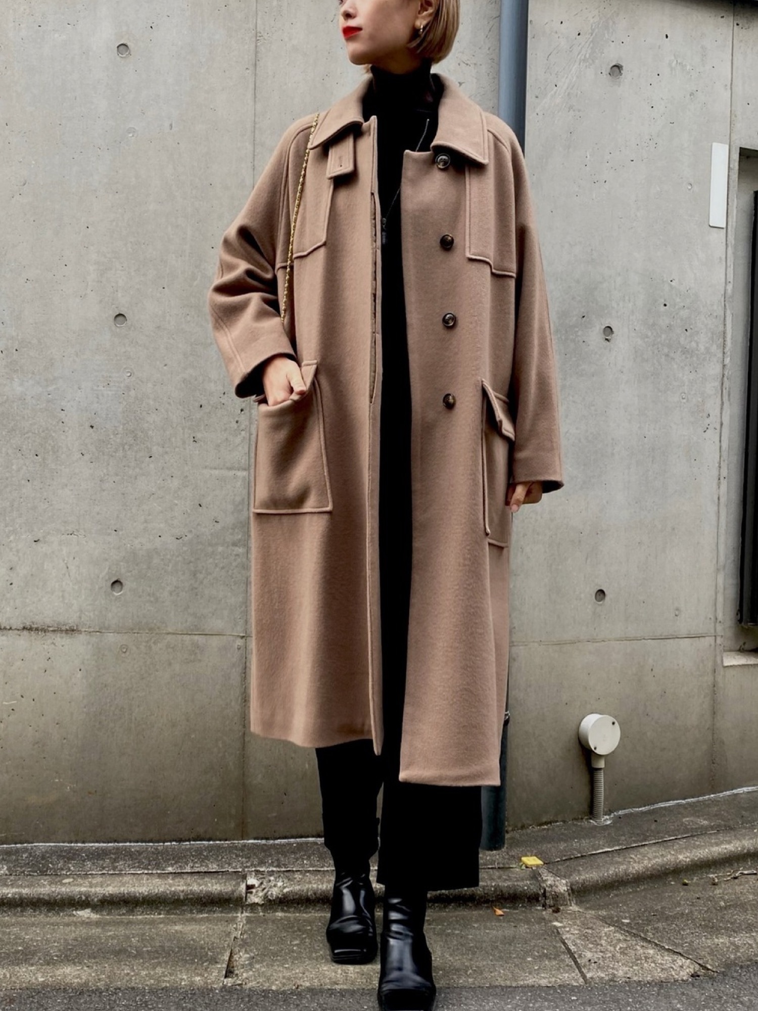 Audrey and John Wad】ステンカラーオーバーサイズ ロングコートを使っ