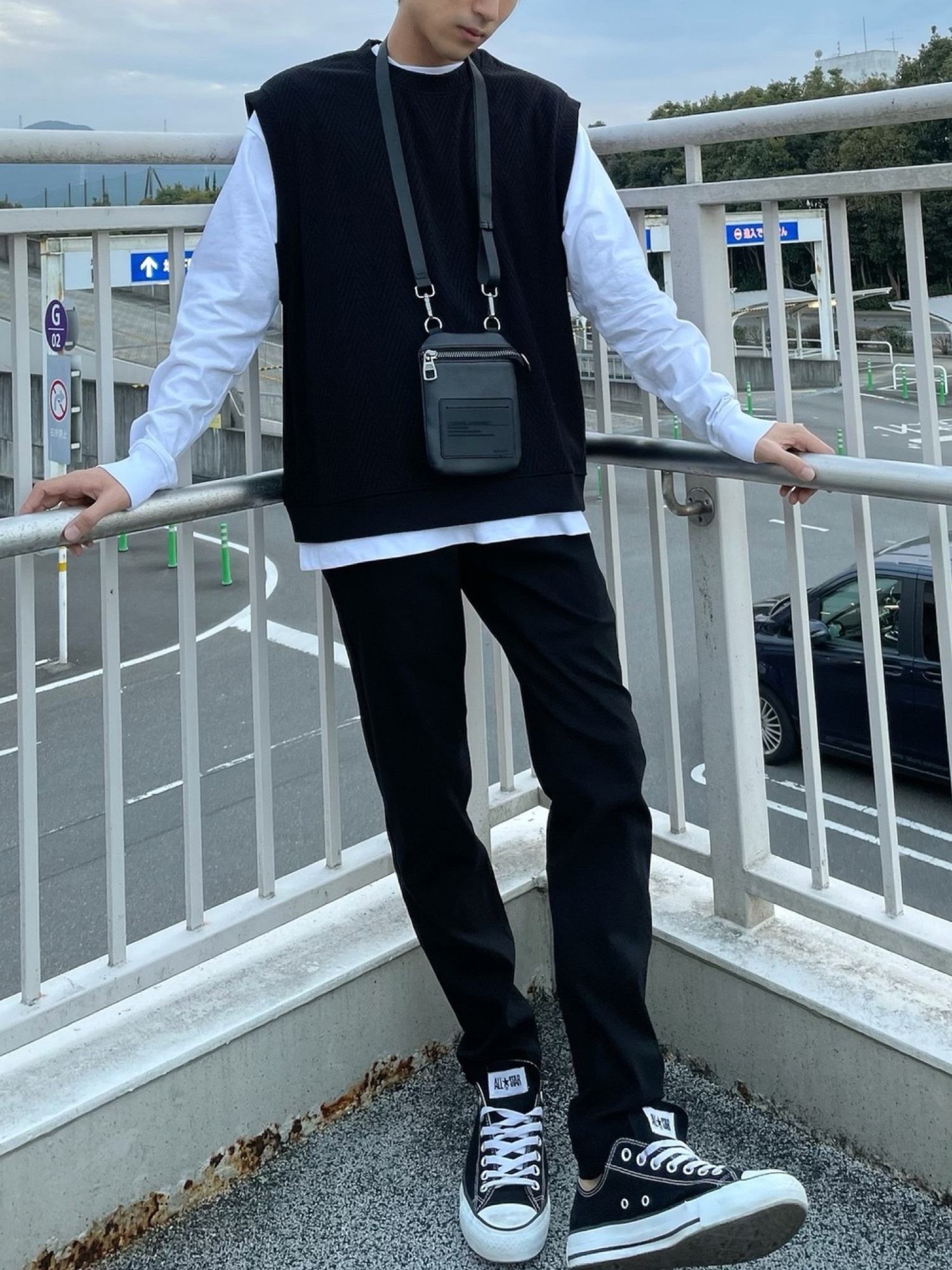 AZUL ハイストレッチテーパードパンツ