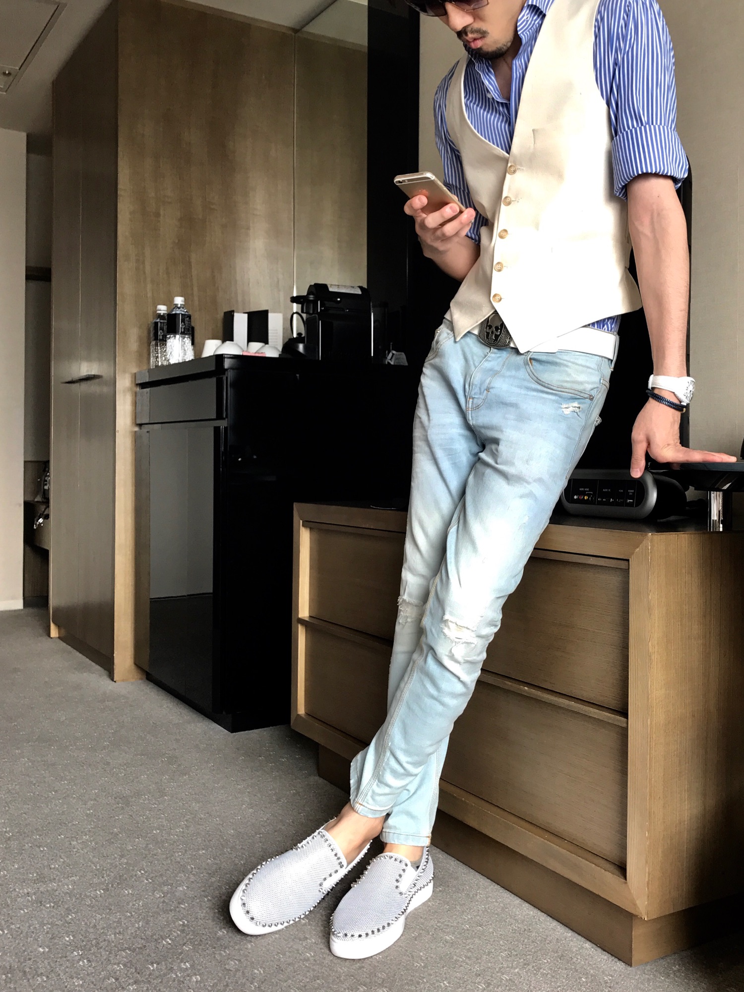 Christian Louboutinのスリッポン（シルバー系）を使った人気 