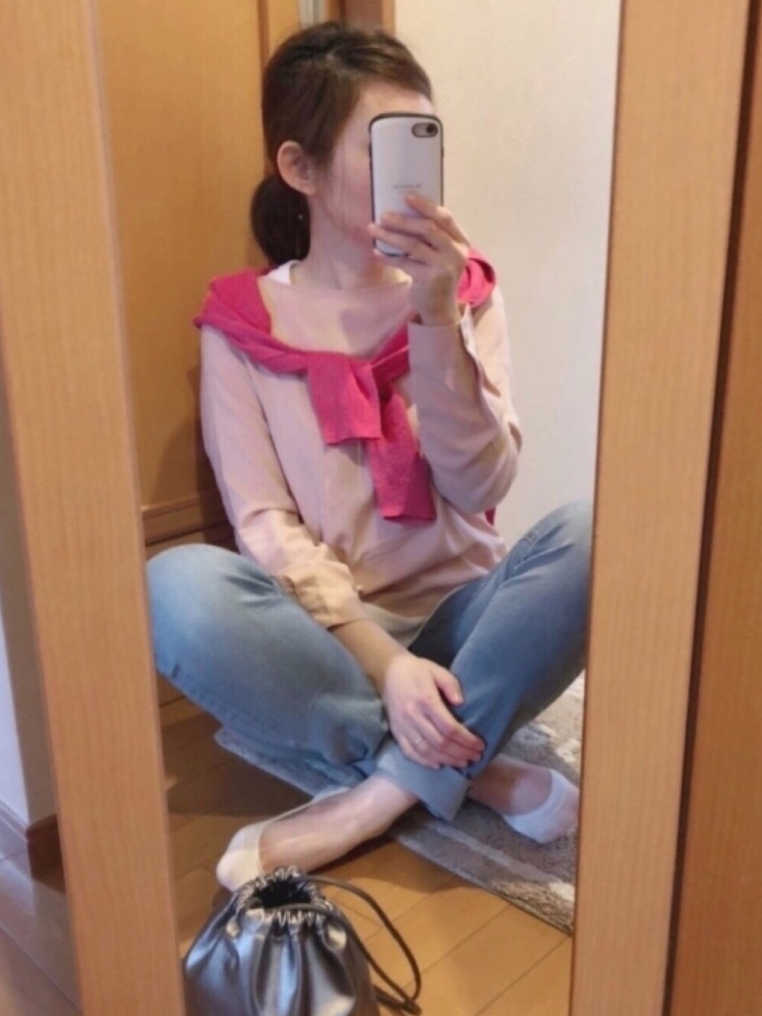 UNIQLO（ユニクロ）の「WOMEN レーヨンエアリーTブラウス（長袖