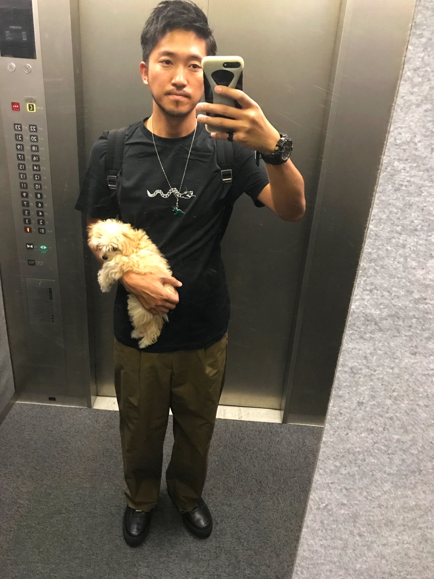 AURALEEのカーゴパンツ（ブラウン系）を使った人気ファッション