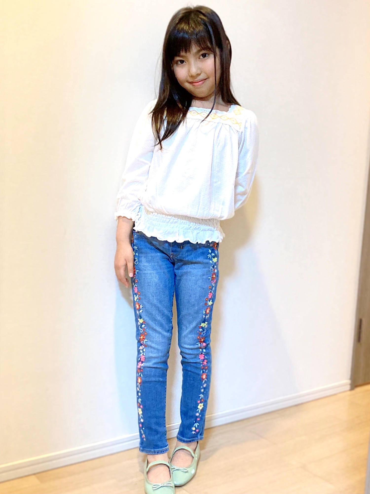 新品タグ付き　GAP デニムパンツ GAP（ギャップ）の「スーパーデニム花柄刺しゅうデニムレギンス
