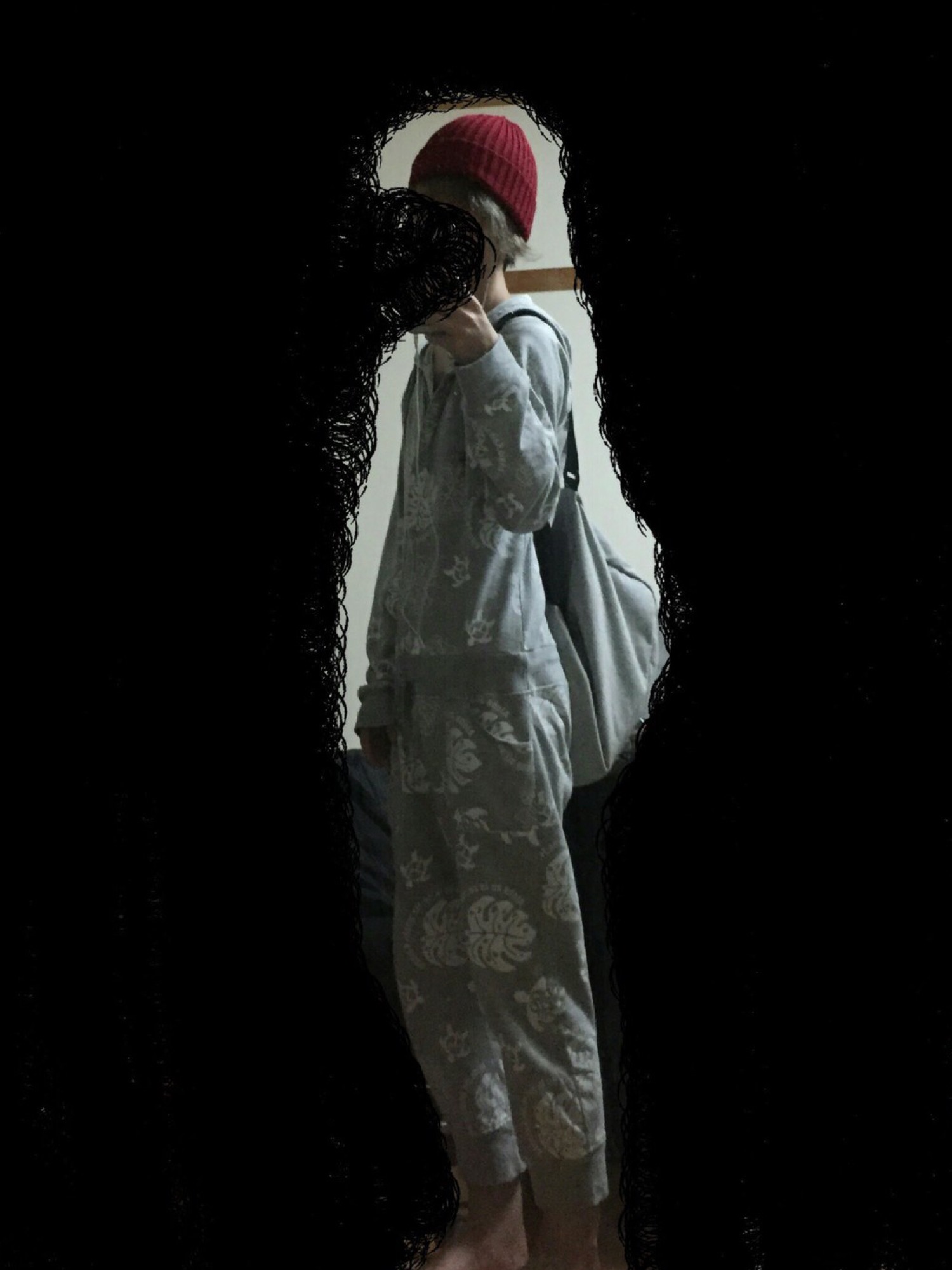 オールインワン・サロペットを使った「米津玄師」の人気ファッション