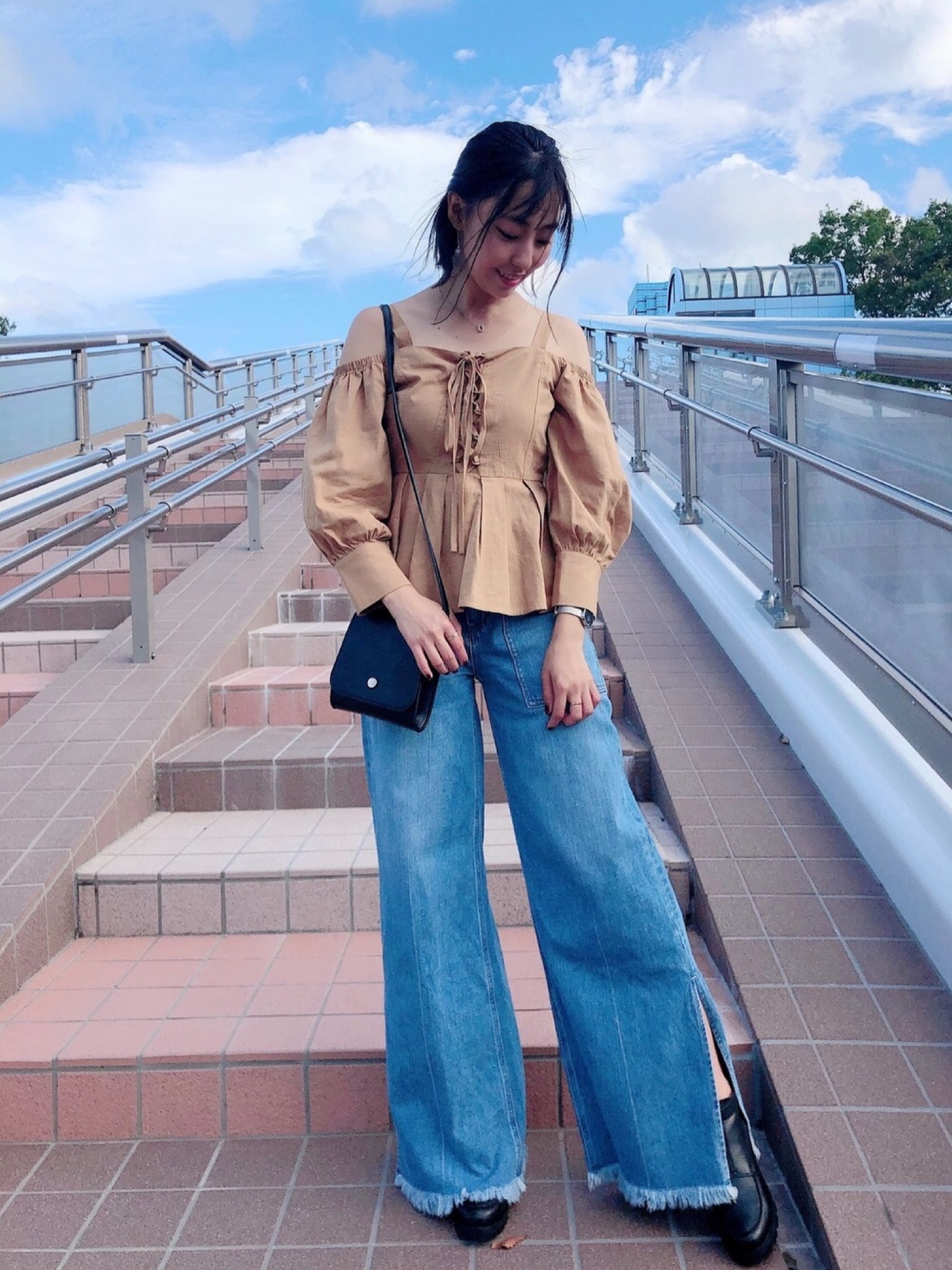 MOUSSY（マウジー）の「STRAP WIDE DENIM（デニムパンツ）」 - WEAR