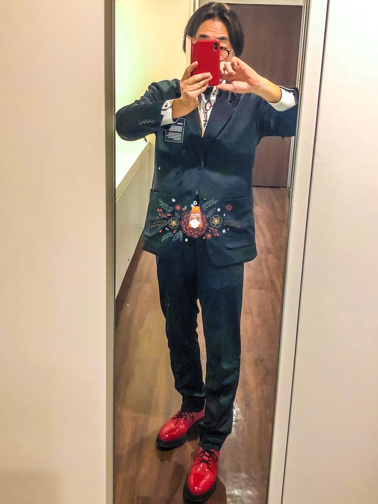 フォーマルスーツ/小物を使った「赤い靴」のメンズ人気ファッション  