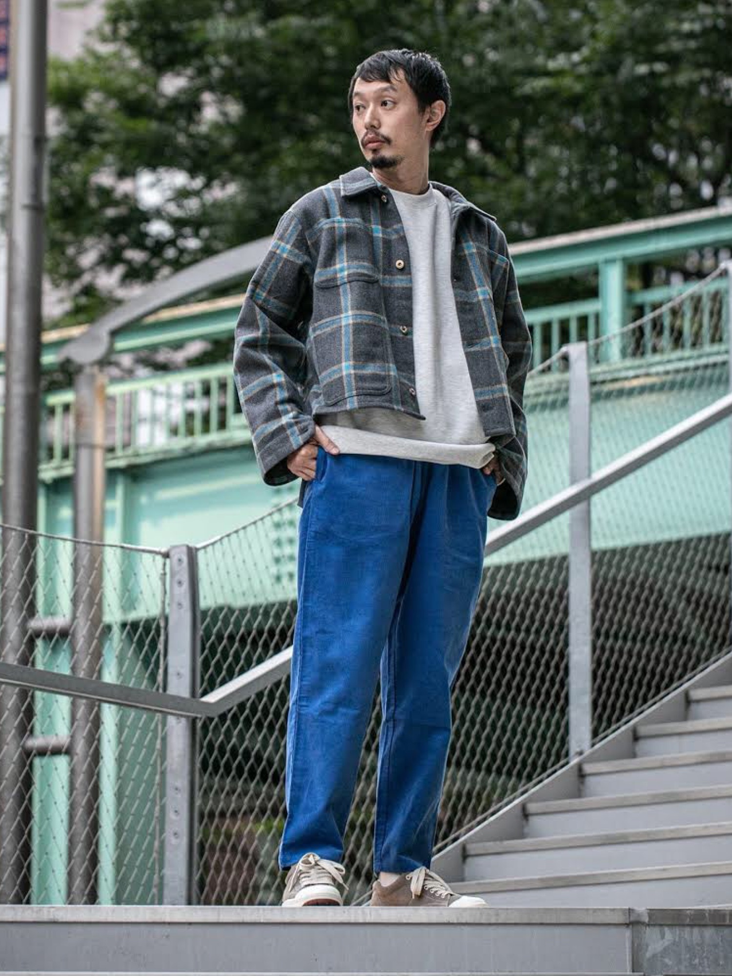 カバーオール（グレー系）を使った「コーデュロイパンツ」の人気
