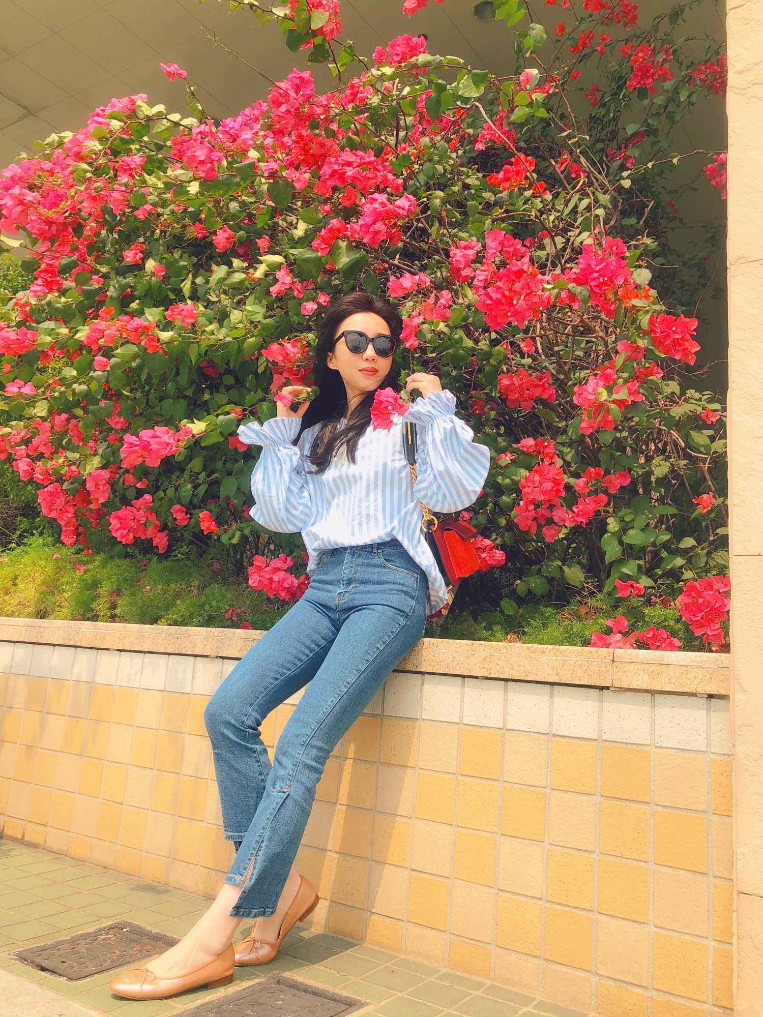 CHANELのバレエシューズ（ゴールド系）を使った人気ファッション 