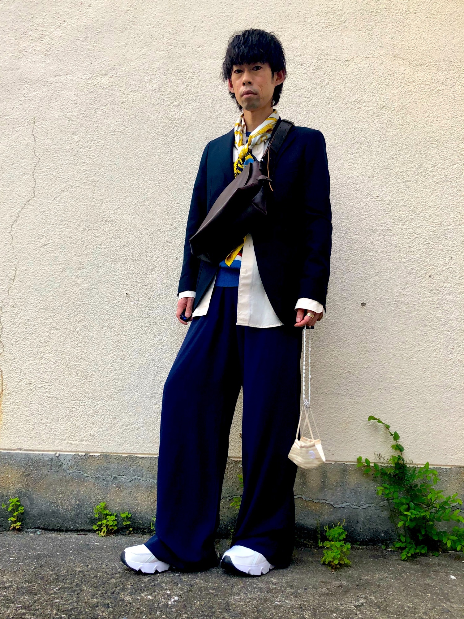 H 1203 MANO FECEのショルダーバッグを使った人気ファッション