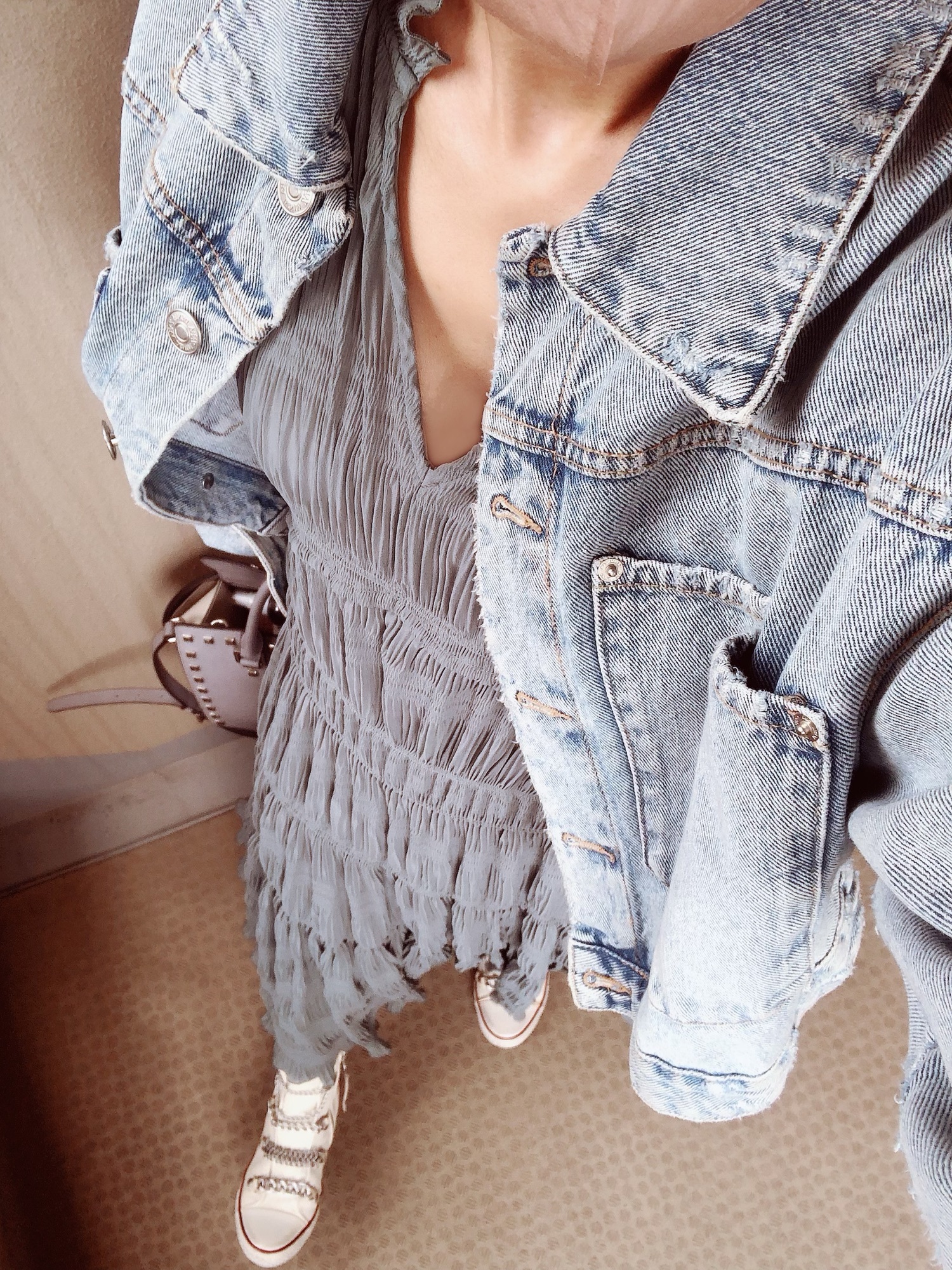 美品✨AMERI シャーリングドレスアイボリー　ペチコート付きM Ameri（アメリ）の「SHIRRING PLEATS DRESS（ワンピース）」 - WEAR