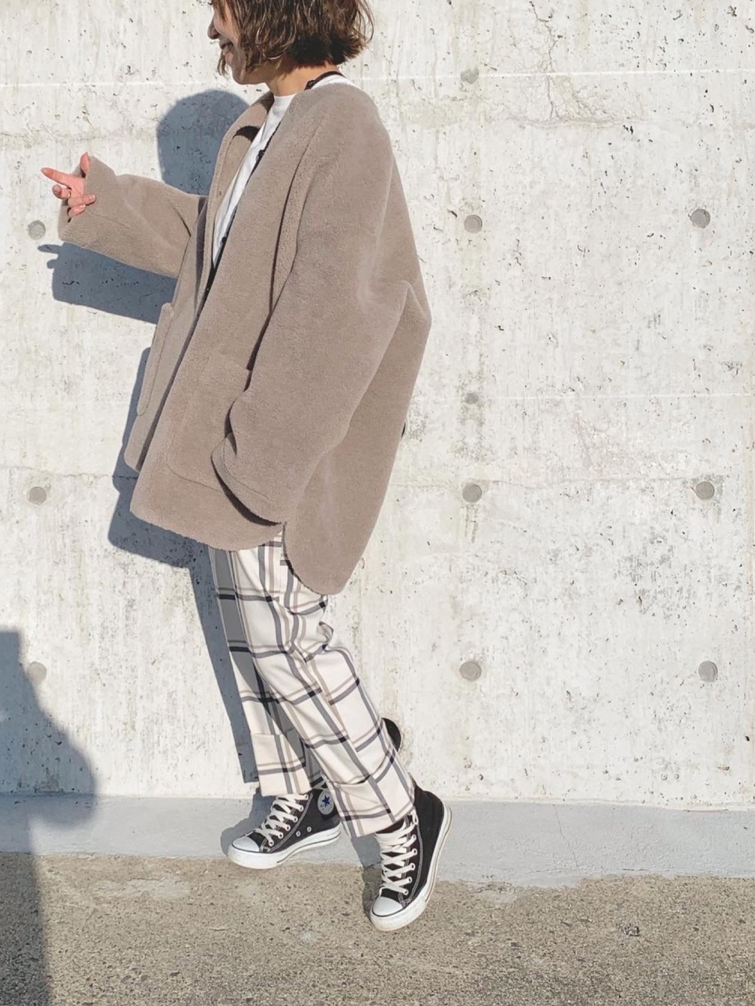 ノーカラーシャツカーブボアジャケットを使った人気ファッション