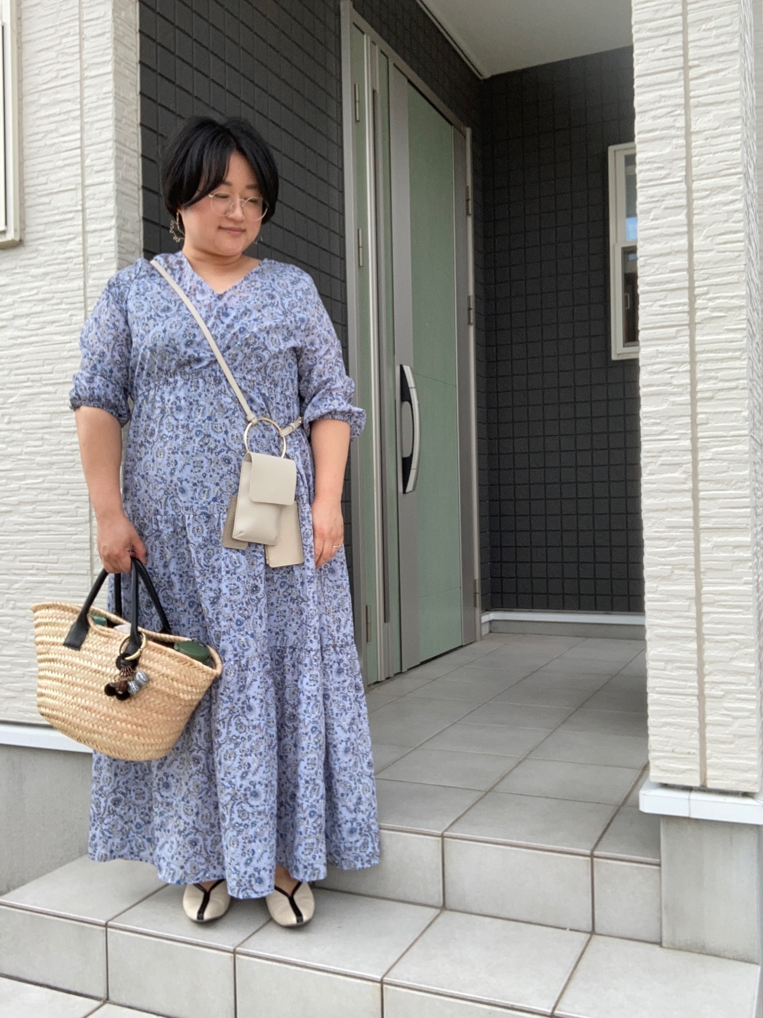 グーグリー　　ブルーグレーのワンピースとズボンを履いてる子 グーグリー ブルーグレーのワンピースとズボンを履いてる子