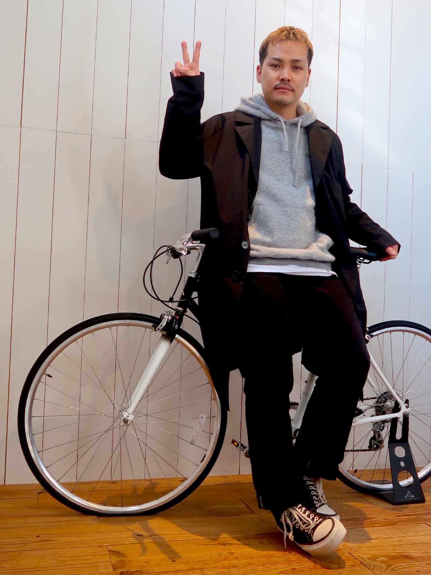 Saturdays NYCのトレンチコートを使った人気ファッション