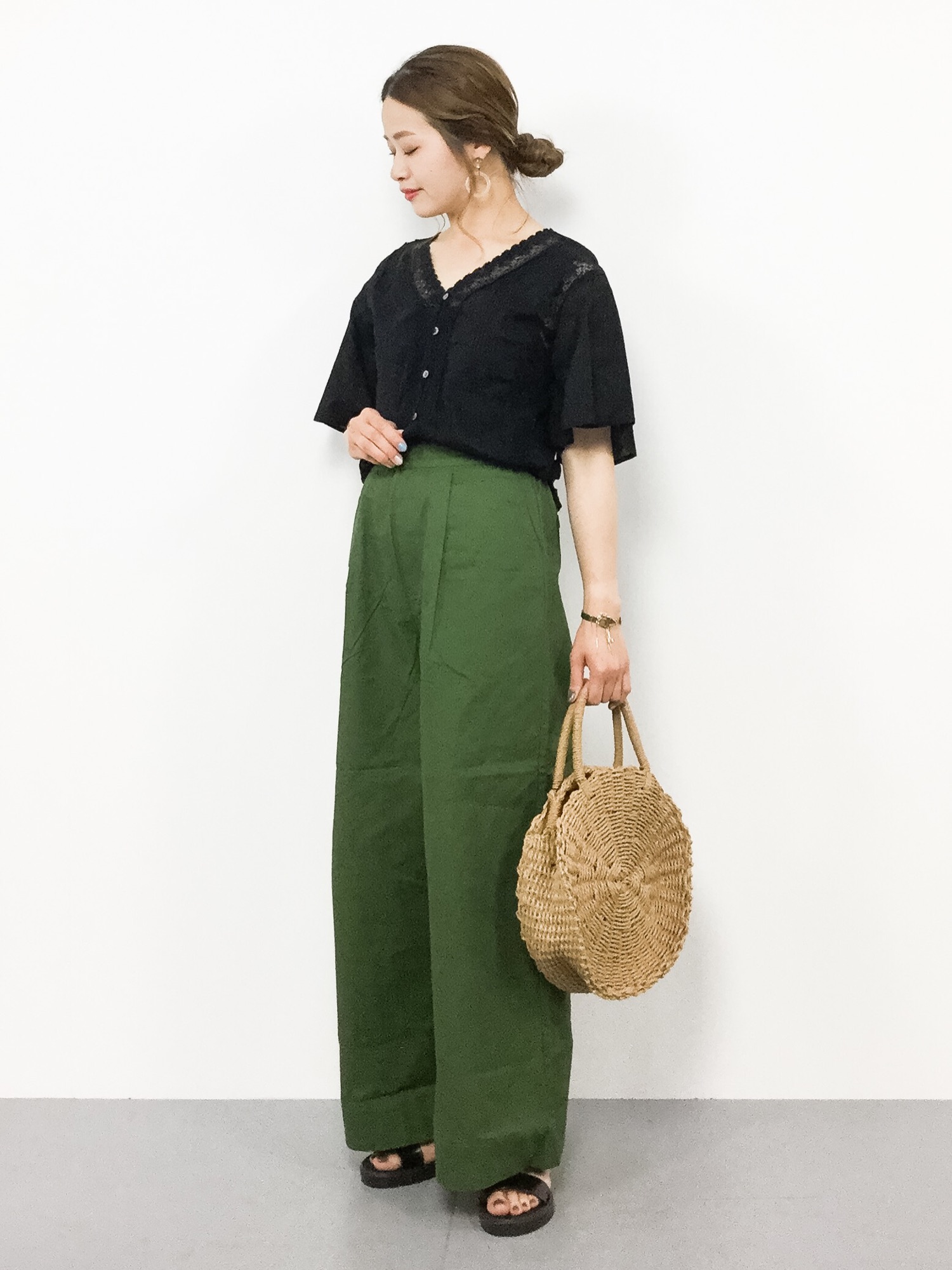 SLOBE IENA（スローブイエナ）の「マニーレースVネックブラウス