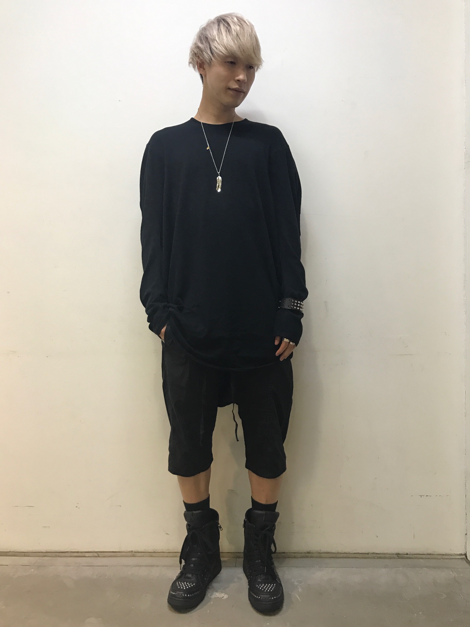 DISCOVERED（ディスカバード）の「DISCOVERED レザースタッズバングル 