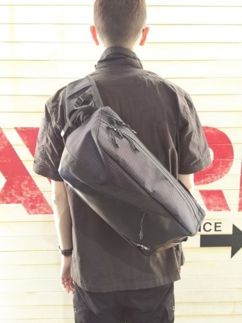 AVIREX P.D.W. ビッグ ウェストバッグ AVIREX（アヴィレックス）の「P.D.W. by AVIREX/ビッグ ウェスト