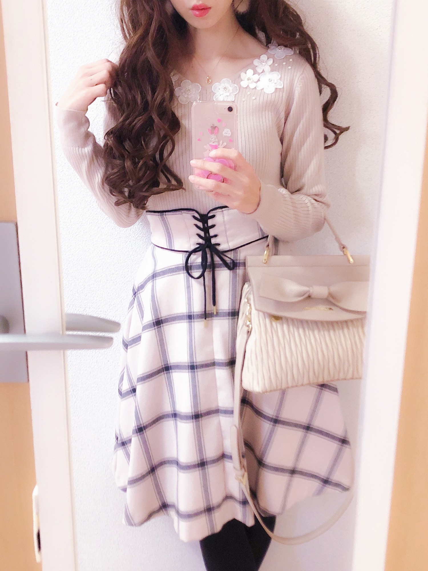 tocco - tocco 3Dモチーフ後ろレースリブニットプルオーバー tocco closet（トッコ クローゼット）の「3Dフラワーモチーフ