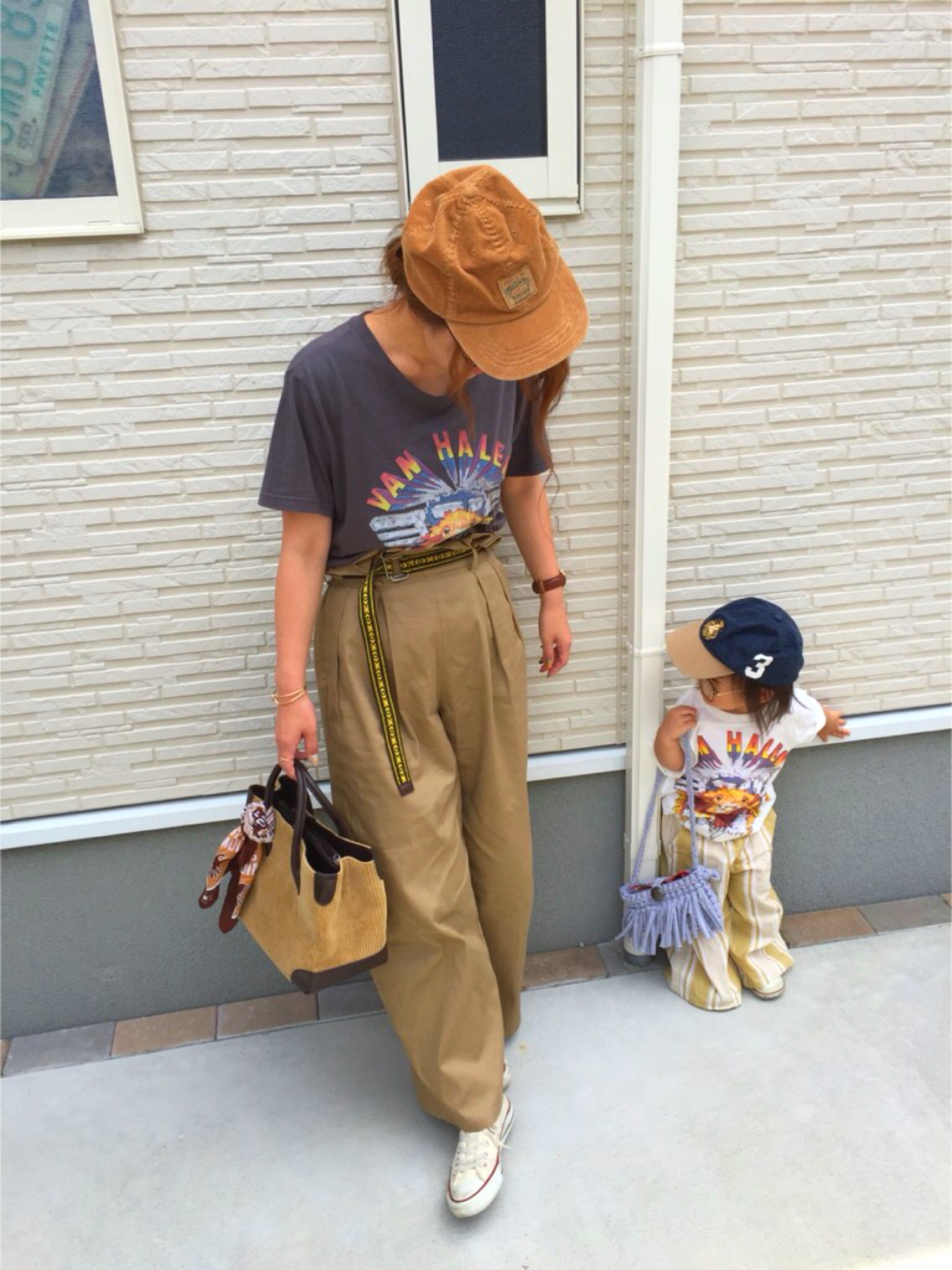 Folli Follieのボストンバッグを使った人気ファッション