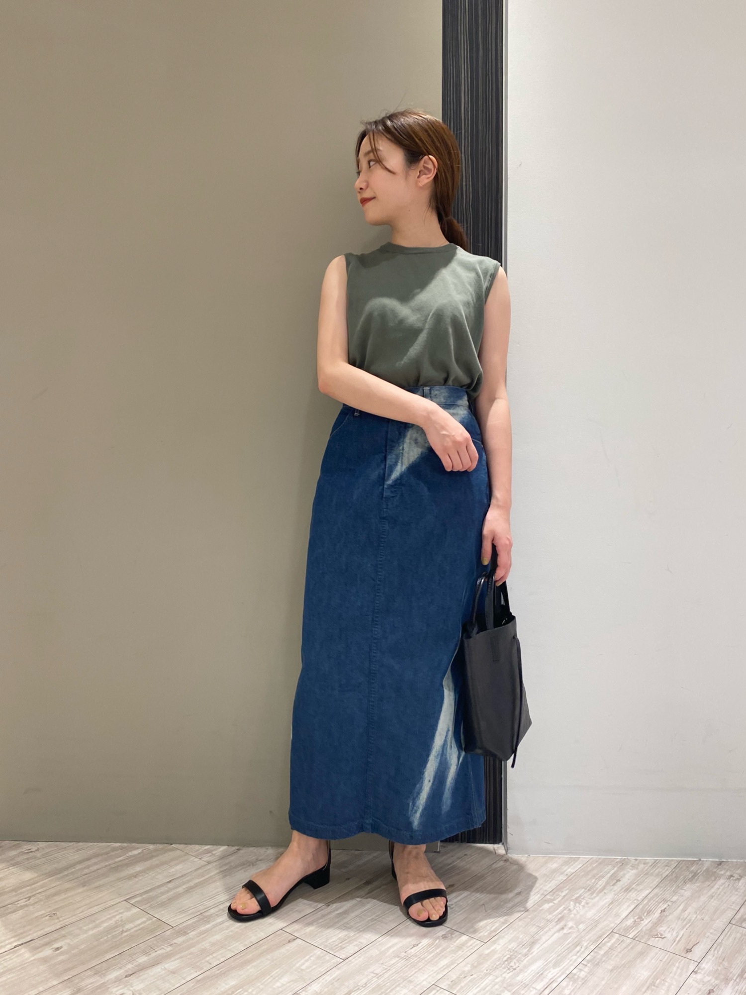 AURALEEのデニムスカートを使った人気ファッションコーディネート - WEAR
