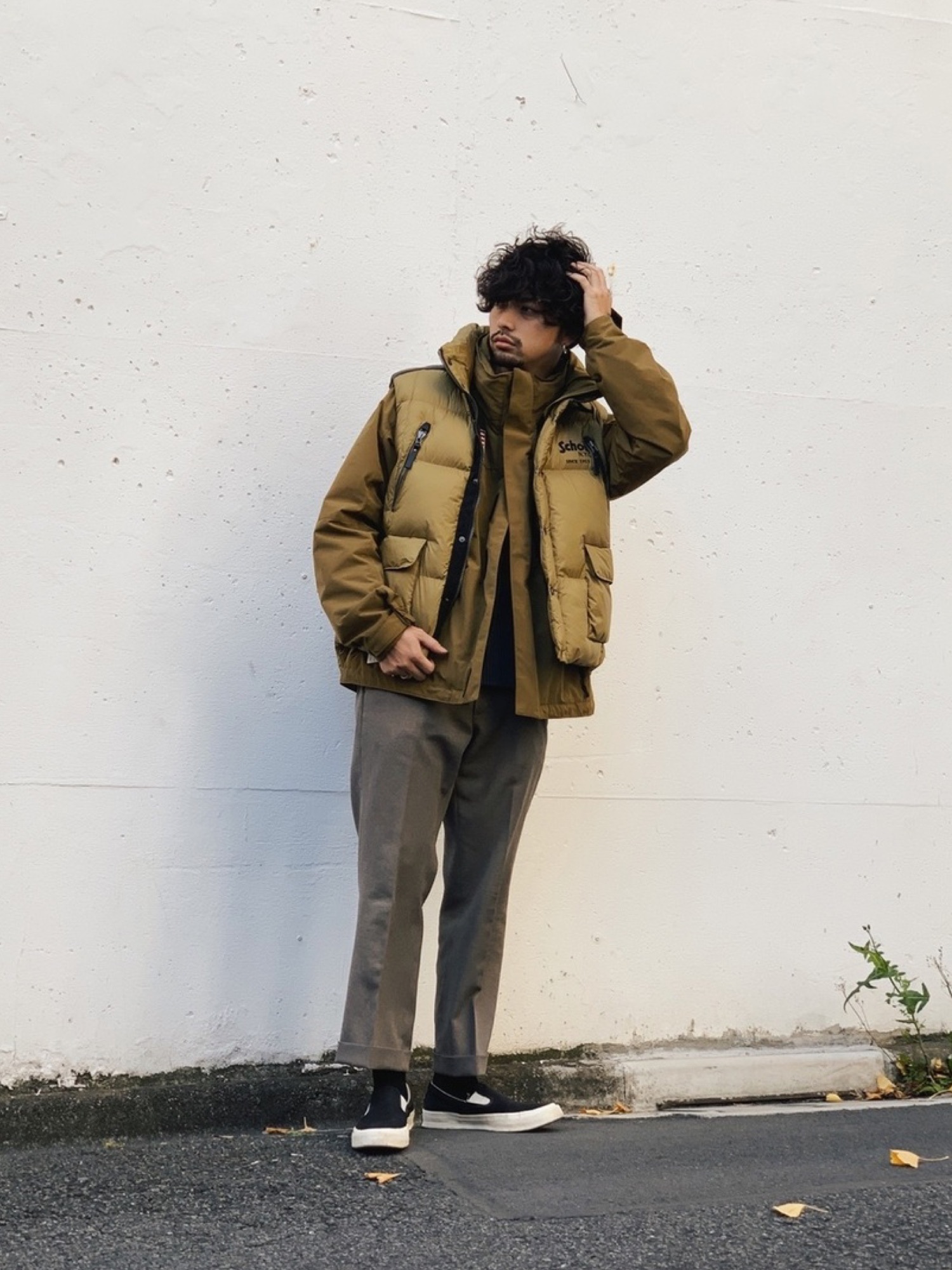 schottのダウンベスト（グリーン系）を使った人気ファッション