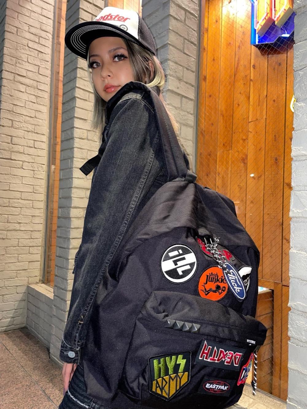 EASTPAK/ ワッペンカスタムバッグパックを使った人気ファッション