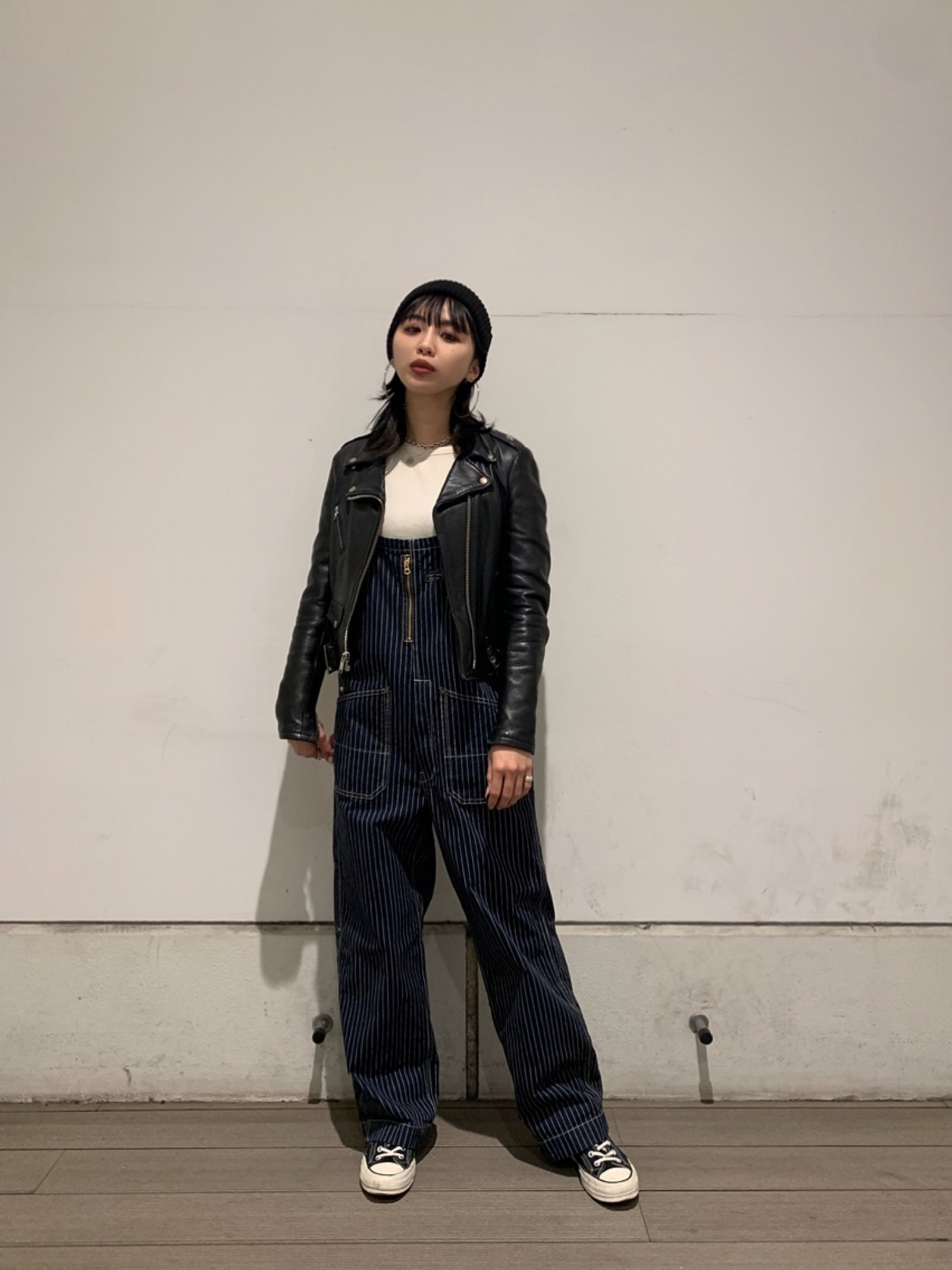 schottのオールインワン・サロペットを使った「レザージャケット」の