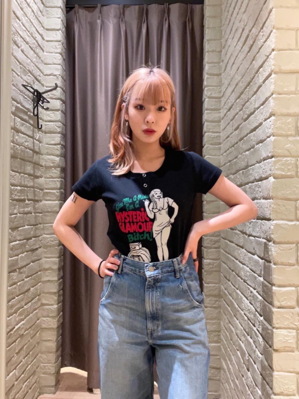 HYSTERIC GLAMOUR（ヒステリックグラマー）の「HYS BITCH チビTシャツ