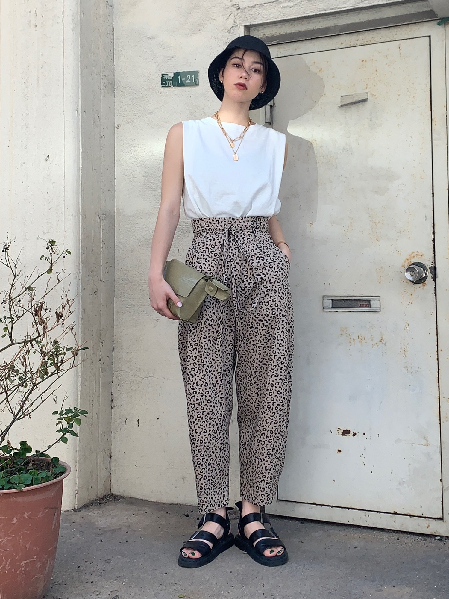 MOUSSYのアイテムを使った「レオパードパンツ」の人気ファッション