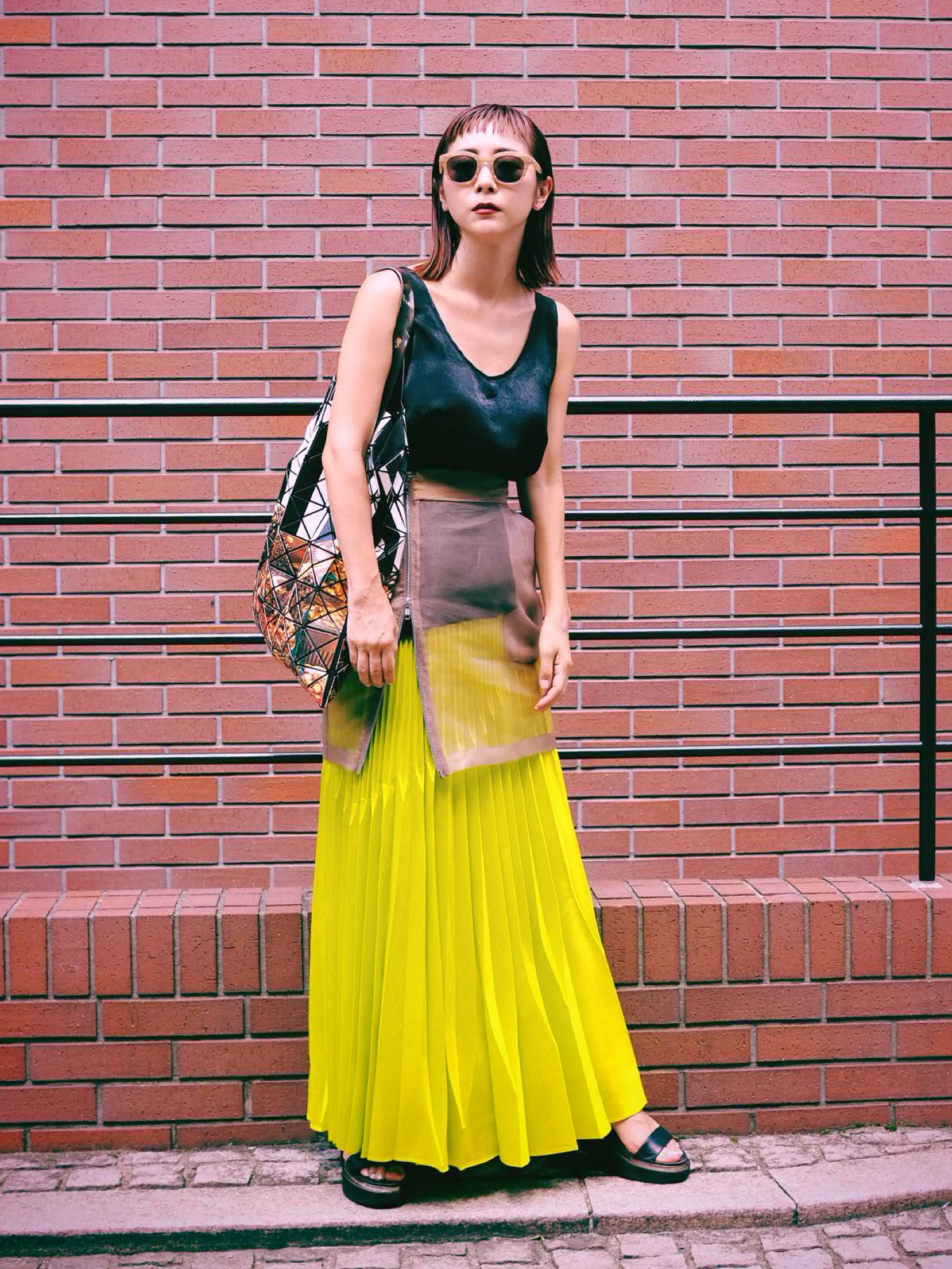 UN3D. オリガミプリーツシャンタンパンツ ¥33,000 UN3D．(アンスリード  