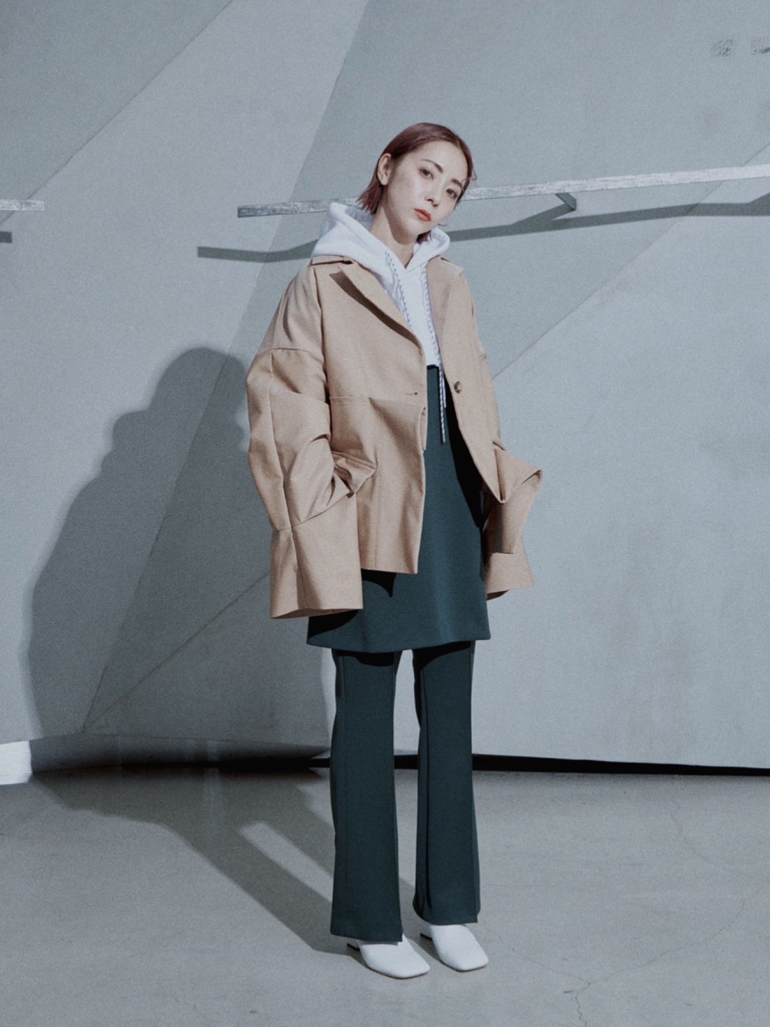 UN3D.（アンスリード）の「ショートオリガミトレンチコート（トレンチ