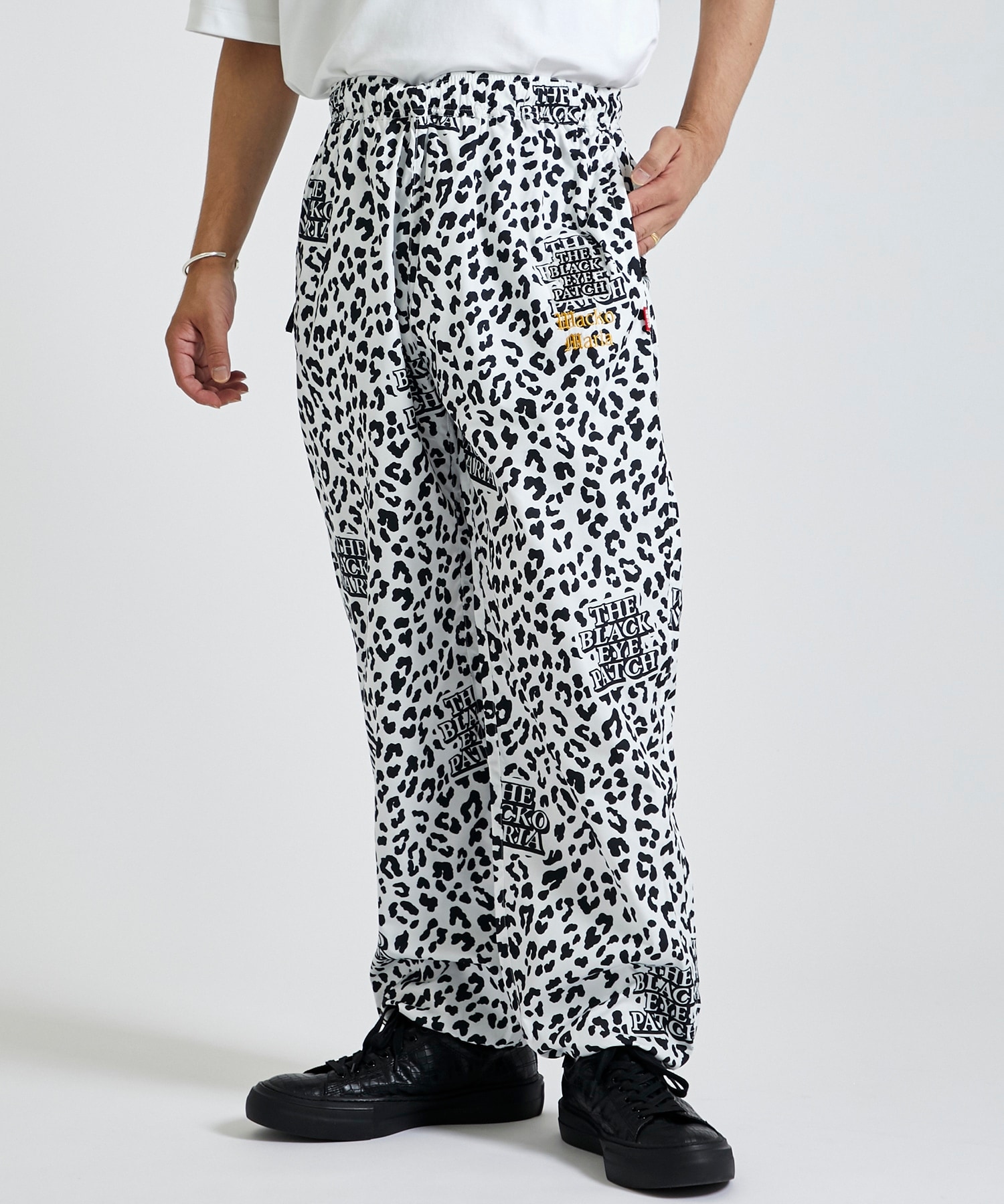 求 black eye patch leopard pants