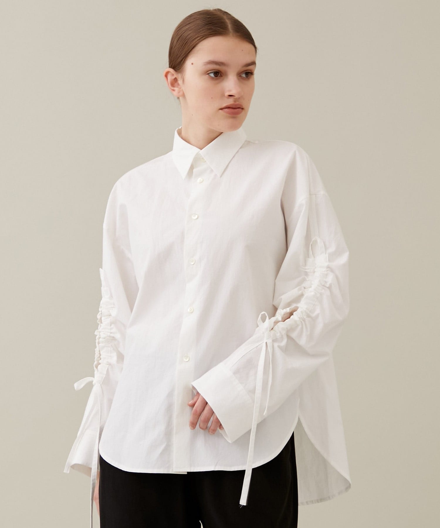 ujoh Gathered Hole Sleeve Shirt (White)patma