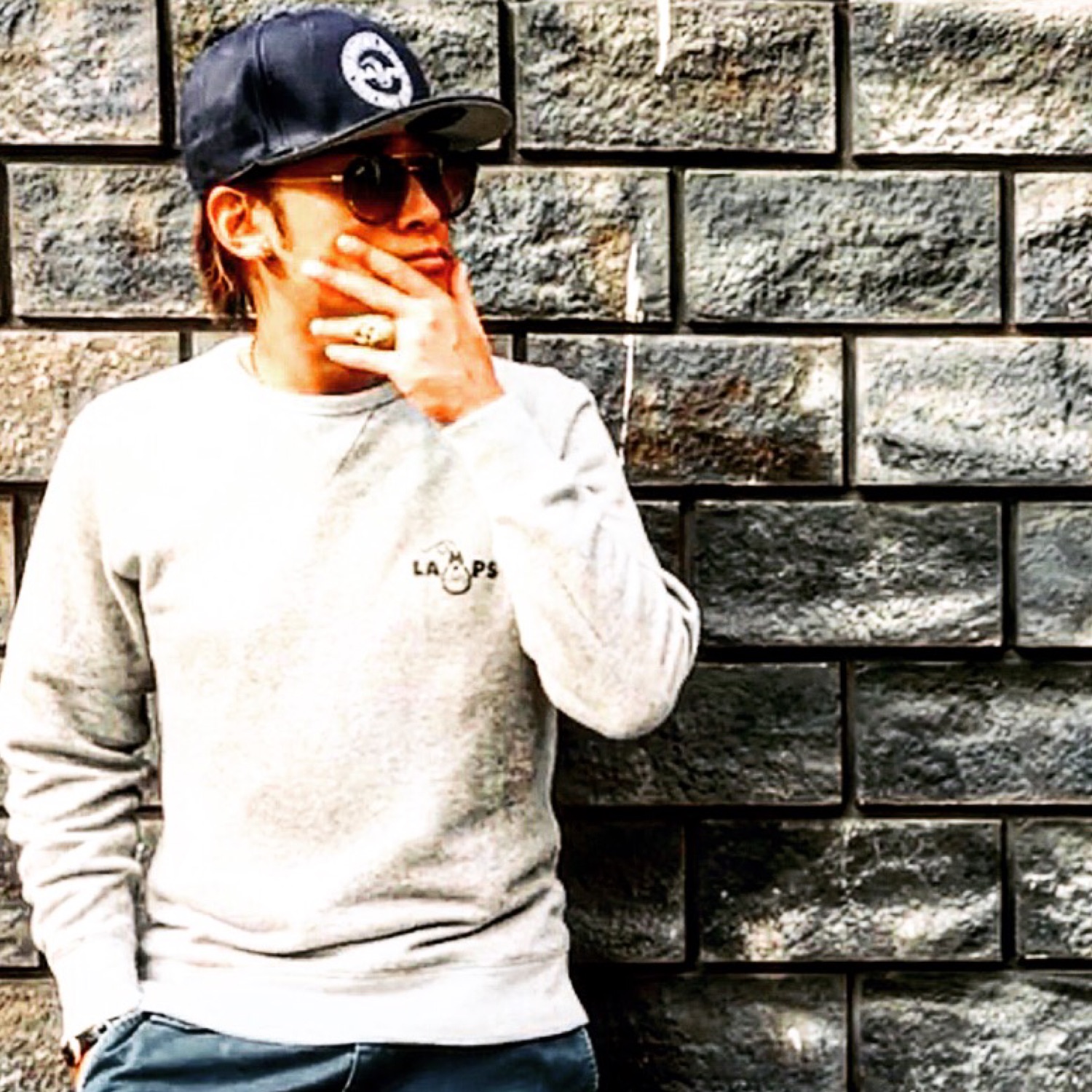 高岡蒼佑｜LAMPSのスウェットを使ったコーディネート - WEAR