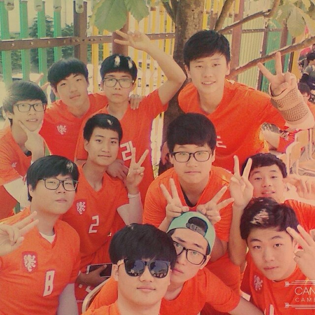 김일건