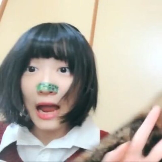 や