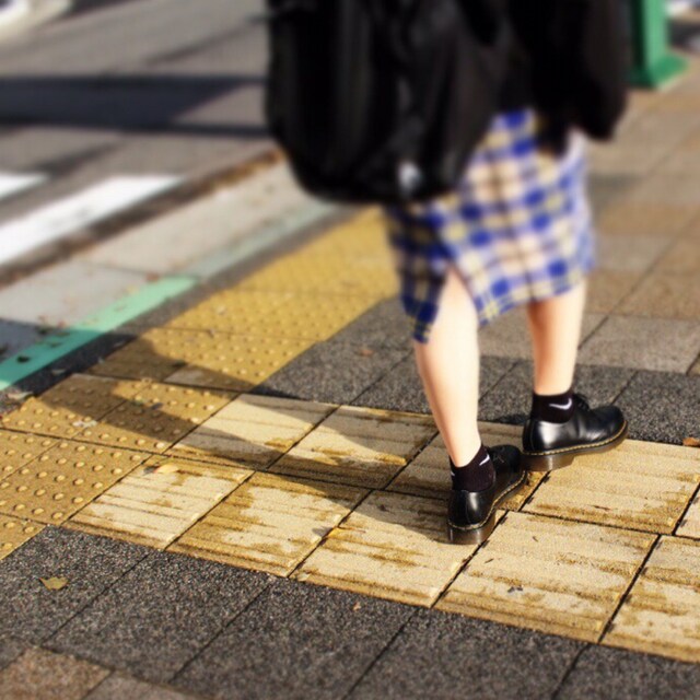 しろ。