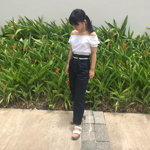 R